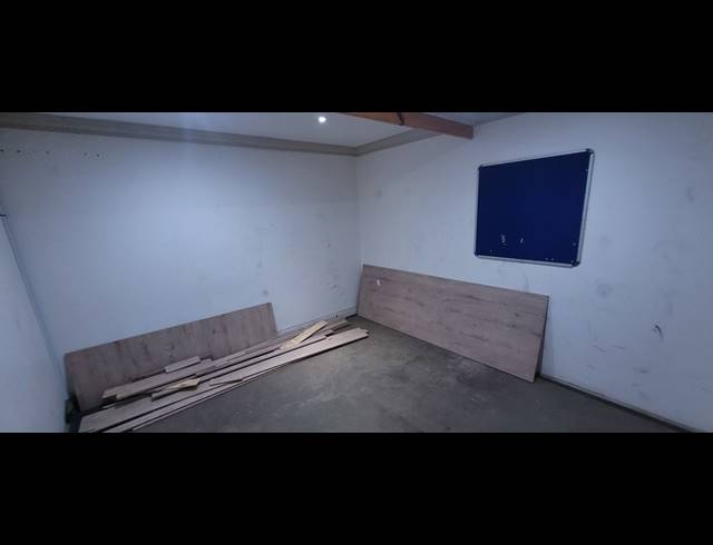 1,000M² WAREHOUSE TO LET IN RIVERSIDE PARK